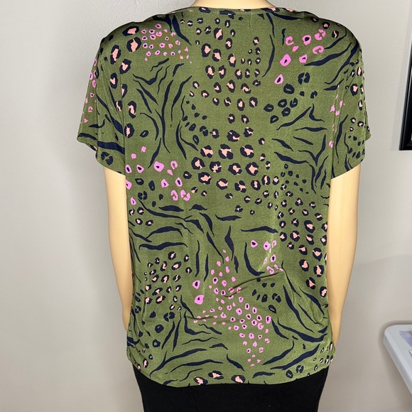 Jaclyn Smith Collection Olive Pink Navy Patterned Women's Blouse - Picture 8 of 12